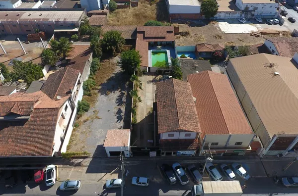 Área comercial e residencial á venda no Centro de Luis Eduardo Magalhaes, Bahia.