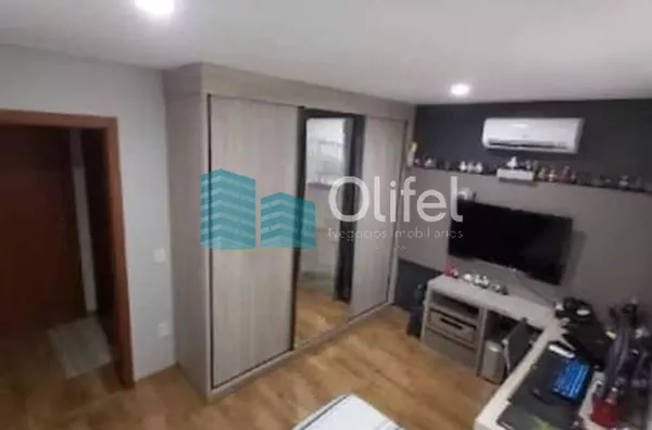 Lindo sobrado em condomínio com ótima localização e segurança 24 horas, 640 m² de terreno com 360 m² de construção, 4 dormitórios sendo 2 suítes e uma com hidromassagem e closet, 2 salas, lavabo, ampla cozinha com copa, lavanderia, ótimo espaço externo co - Foto 20