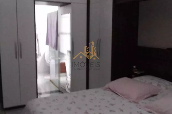 Linda casa de esquina com 3 dormitórios, sendo 1 suíte com hidromassagem, sala 2 ambientes, escritório, cozinha planejada, despensa, área gourmet, garagem para 2 carros cobertas, portão automático, bairro tranquilo. Vale a pena conferir. - Foto 11