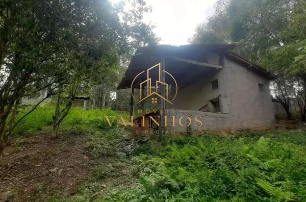 Terreno com leve declive, 2.072m², em bairro residencial na cidade de Louveira. Excelente localização.   Agende sua visita