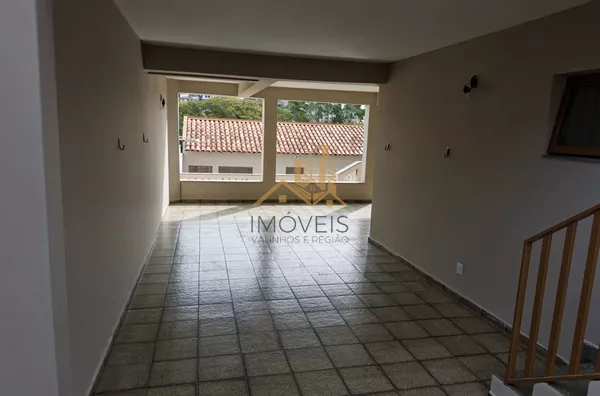 Excelente sobrado para fins comerciais ou residenciais localizado em bairro tradicional na cidade de Louveira. Casa com 3 dormitórios, sendo 1 suíte, 2 dos dormitórios com armários, sala ampla para 2 ambientes, cozinha ampla e repleta de armário, lavande - Foto 25