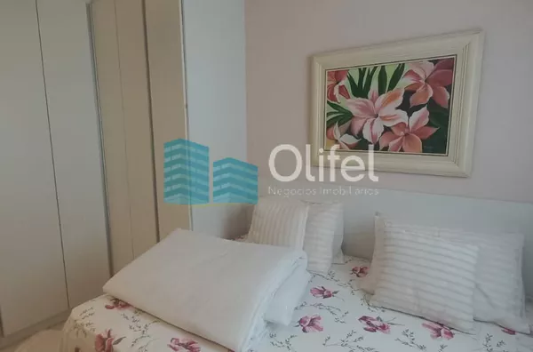 Lindo apartamento á venda na cidade de Vinhedo. Apartamento de 52 m² .condomínio com elevador e 1 vaga de carro. 01 Sala com espelhos na parede,01 cozinha com armário embutido, bancada de mármore e banqueta almofadada. 02 dormitórios com guarda-roupa plan - Foto 8
