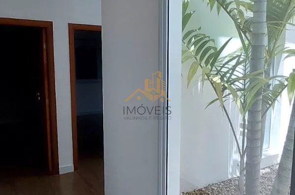 Excelente casa  em condomínio de alto padrão na cidade de Vinhedo.Sendo três suítes, escritório , lavabo, sala dois ambientes, cozinha integrada com sala de jantar, espaço gourmet, ar condicionado,  armários em todos os ambientes , piscina a - Foto 30