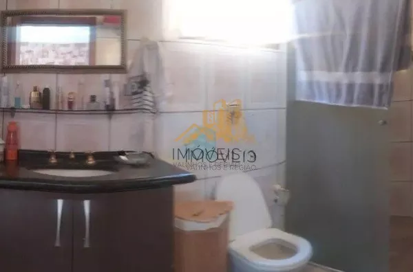 Excelente sobrado em bairro residencial próximo ao centro na cidade de Louveira, com 3 suítes com planejados, avarandada, 2 amplas salas, cozinha planejada, área gourmet com churrasqueira, quintal, 2 vagas de garagem. Agende a sua visita. - Foto 15