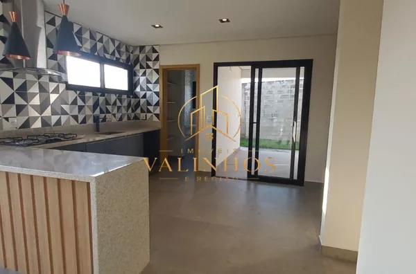 Excelente casa térrea em condomínio fechado na cidade de Louveira com 3 dormitórios, sendo 1 suíte, sala ampla para 2 ambientes, pé direito duplo, lavabo, banheiro social, conceito integrado, área gourmet e quintal.  Agende a sua visita