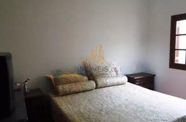 Linda casa em condomínio fechado na cidade de Vinhedo, 698 m² área construída, 1450,00 m² de terreno, 5 dormitórios sendo 2 suítes, living 4 ambientes, 4 banheiros, 6 vagas de garagem cobertas, piscina, local com muito verde e tranquilidade. Venha morar - Foto 7