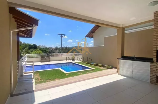 Lindo sobrado em condomínio fechado na cidade de Louveira, com excelente localização, proporcionando contato com a natureza, excelente qualidade de vida, além de estar próximo ao centro e principais vias de acesso. Conta com 3 suítes, varanda,  lavabo, ba