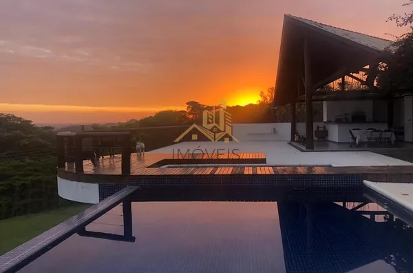 Casa à venda com 5 suítes em  condomínio de alto padrão na cidade de Louveira.  Lindo sobrado moderno e com fino acabamento, são 760m² de construção em um terreno de 1.890m², o andar superior oferece 3 suítes sendo a master com closet e banheira com hidro - Foto 35
