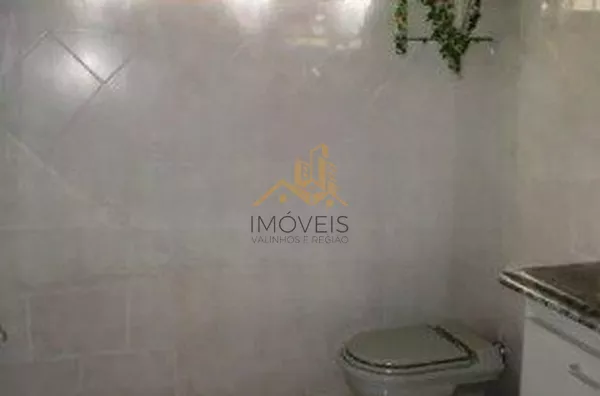 Linda casa em condomínio fechado na cidade de Vinhedo, 698 m² área construída, 1450,00 m² de terreno, 5 dormitórios sendo 2 suítes, living 4 ambientes, 4 banheiros, 6 vagas de garagem cobertas, piscina, local com muito verde e tranquilidade. Venha morar - Foto 8
