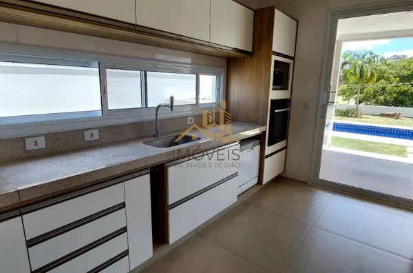Excelente casa  em condomínio de alto padrão na cidade de Vinhedo.Sendo três suítes, escritório , lavabo, sala dois ambientes, cozinha integrada com sala de jantar, espaço gourmet, ar condicionado,  armários em todos os ambientes , piscina a - Foto 24