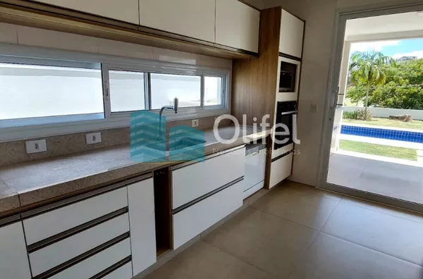 Excelente casa  em condomínio de alto padrão na cidade de Vinhedo.Sendo três suítes, escritório , lavabo, sala dois ambientes, cozinha integrada com sala de jantar, espaço gourmet, ar condicionado,  armários em todos os ambientes , piscina a - Foto 24