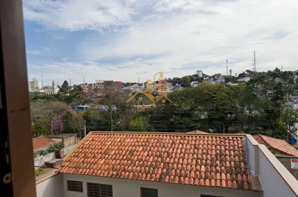 Excelente sobrado para fins comerciais ou residenciais localizado em bairro tradicional na cidade de Louveira. Casa com 3 dormitórios, sendo 1 suíte, 2 dos dormitórios com armários, sala ampla para 2 ambientes, cozinha ampla e repleta de armário, lavande - Foto 32