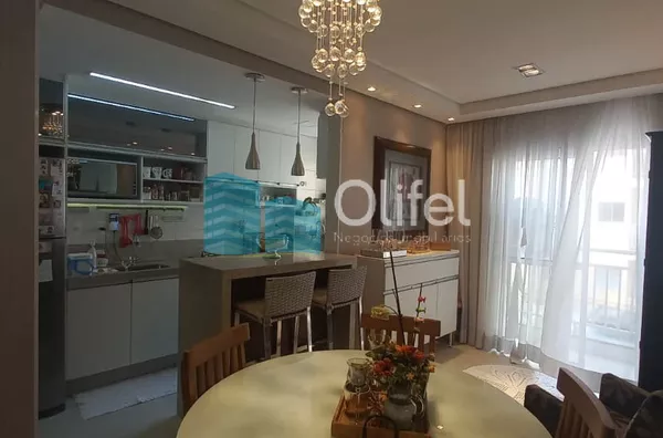 Lindo apartamento á venda na cidade de Vinhedo. Apartamento de 52 m² .condomínio com elevador e 1 vaga de carro. 01 Sala com espelhos na parede,01 cozinha com armário embutido, bancada de mármore e banqueta almofadada. 02 dormitórios com guarda-roupa plan - Foto 3