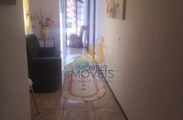 Excelente sobrado em bairro residencial próximo ao centro na cidade de Louveira, com 3 suítes com planejados, avarandada, 2 amplas salas, cozinha planejada, área gourmet com churrasqueira, quintal, 2 vagas de garagem. Agende a sua visita. - Foto 20