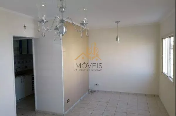 Casa para locação em condomínio com piscina, quadra poliesportiva, churrasqueira, portaria 24hs e fácil acesso aos principais comércios e rodovia Anhaguera. São 3 dormitórios, sendo 1 suíte, banheiro social, cozinha planejada, área gourmet, quintal e vag