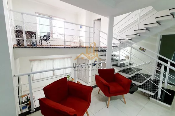Casa moderna, com muito espaço, sala de estar, de tv, de jantar, escritório, 3 dormitórios com armários, sendo 1 suíte máster com sacada, lavabo, banheiro social, cozinha e lavanderia com armários, despensa, dormitório e banheiro de empregada, 4 vagas de - Foto 7