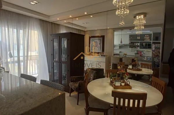 Lindo apartamento á venda na cidade de Vinhedo. Apartamento de 52 m² .condomínio com elevador e 1 vaga de carro. 01 Sala com espelhos na parede,01 cozinha com armário embutido, bancada de mármore e banqueta almofadada. 02 dormitórios com guarda-roupa plan