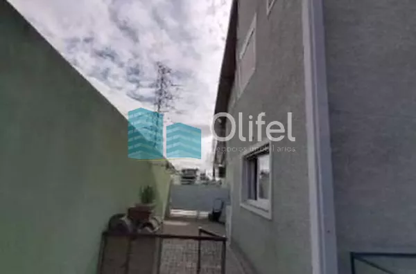Lindo sobrado em condomínio com ótima localização e segurança 24 horas, 640 m² de terreno com 360 m² de construção, 4 dormitórios sendo 2 suítes e uma com hidromassagem e closet, 2 salas, lavabo, ampla cozinha com copa, lavanderia, ótimo espaço externo co - Foto 22