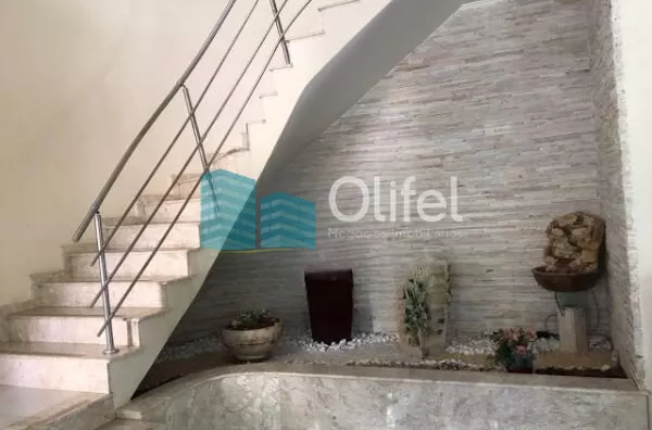 Linda casa em condomínio fechado de alto padrão na cidade de Vinhedo com 4 suítes, sendo no piso térreo uma suíte master com closet e hidromassagem e ar condicionado, sala ampla com lareira , escritório, lavabo, ampla cozinha planejada com copa, despensa, - Foto 12