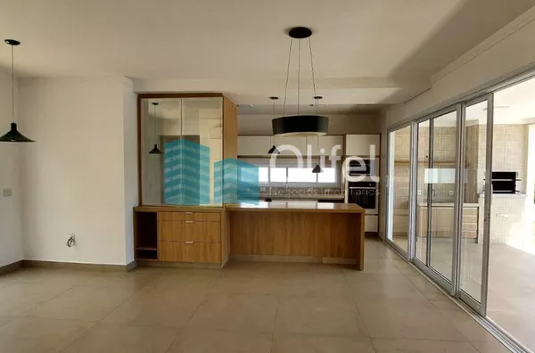 Excelente casa  em condomínio de alto padrão na cidade de Vinhedo.Sendo três suítes, escritório , lavabo, sala dois ambientes, cozinha integrada com sala de jantar, espaço gourmet, ar condicionado,  armários em todos os ambientes , piscina a - Foto 12