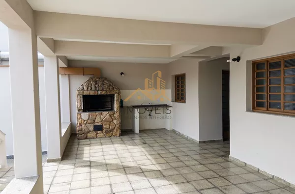 Excelente sobrado para fins comerciais ou residenciais localizado em bairro tradicional na cidade de Louveira. Casa com 3 dormitórios, sendo 1 suíte, 2 dos dormitórios com armários, sala ampla para 2 ambientes, cozinha ampla e repleta de armário, lavande - Foto 34