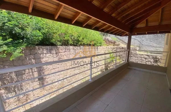 Lindo sobrado em condomínio fechado na cidade de Louveira, com excelente localização, proporcionando contato com a natureza, excelente qualidade de vida, além de estar próximo ao centro e principais vias de acesso. Conta com 3 suítes, varanda, lavabo, ba - Foto 28