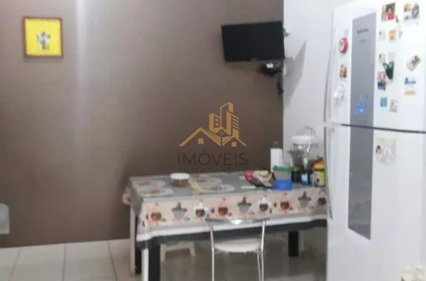 Linda casa de esquina com 3 dormitórios, sendo 1 suíte com hidromassagem, sala 2 ambientes, escritório, cozinha planejada, despensa, área gourmet, garagem para 2 carros cobertas, portão automático, bairro tranquilo. Vale a pena conferir. - Foto 6