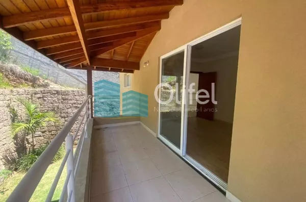 Lindo sobrado em condomínio fechado na cidade de Louveira, com excelente localização, proporcionando contato com a natureza, excelente qualidade de vida, além de estar próximo ao centro e principais vias de acesso. Conta com 3 suítes, varanda,  lavabo, ba - Foto 27