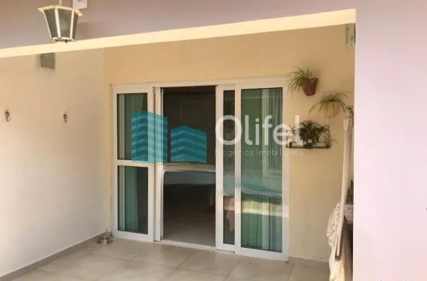 Linda casa em condomínio fechado de alto padrão na cidade de Vinhedo com 4 suítes, sendo no piso térreo uma suíte master com closet e hidromassagem e ar condicionado, sala ampla com lareira , escritório, lavabo, ampla cozinha planejada com copa, despensa, - Foto 11