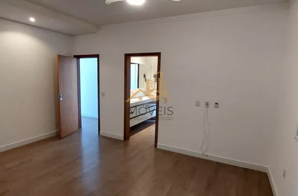 Excelente casa  em condomínio de alto padrão na cidade de Vinhedo.Sendo três suítes, escritório , lavabo, sala dois ambientes, cozinha integrada com sala de jantar, espaço gourmet, ar condicionado,  armários em todos os ambientes , piscina a - Foto 16