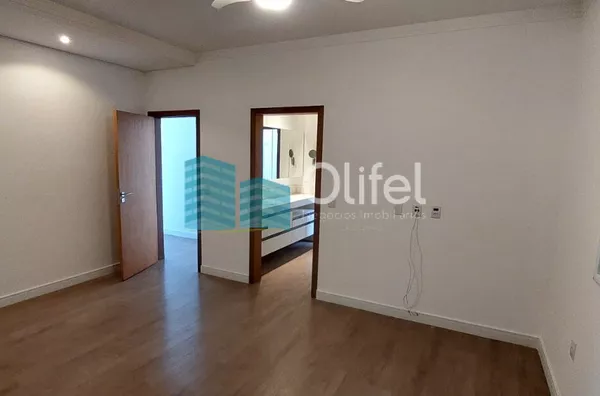 Excelente casa  em condomínio de alto padrão na cidade de Vinhedo.Sendo três suítes, escritório , lavabo, sala dois ambientes, cozinha integrada com sala de jantar, espaço gourmet, ar condicionado,  armários em todos os ambientes , piscina a - Foto 16