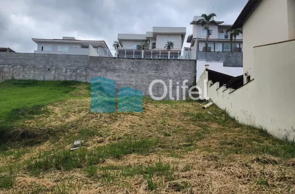 Terreno com leve aclive, ideal para projetos modernos que aproveitam ao máximo o potencial arquitetônico. Ótima localização próximo a mercados, farmácias, padarias, escolas públicas e particulares. Detalhes do condomínio: * Segurança e portaria 24horas. * - Foto 1