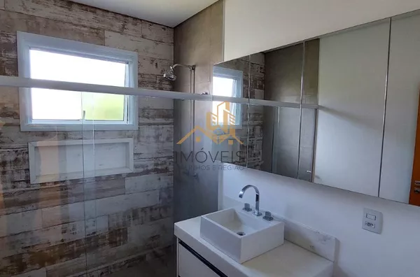 Excelente casa  em condomínio de alto padrão na cidade de Vinhedo.Sendo três suítes, escritório , lavabo, sala dois ambientes, cozinha integrada com sala de jantar, espaço gourmet, ar condicionado,  armários em todos os ambientes , piscina a - Foto 27