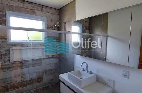 Excelente casa  em condomínio de alto padrão na cidade de Vinhedo.Sendo três suítes, escritório , lavabo, sala dois ambientes, cozinha integrada com sala de jantar, espaço gourmet, ar condicionado,  armários em todos os ambientes , piscina a - Foto 27