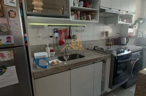 Lindo apartamento á venda na cidade de Vinhedo. Apartamento de 52 m² .condomínio com elevador e 1 vaga de carro. 01 Sala com espelhos na parede,01 cozinha com armário embutido, bancada de mármore e banqueta almofadada. 02 dormitórios com guarda-roupa plan