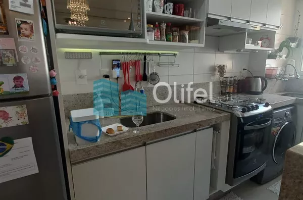 Lindo apartamento á venda na cidade de Vinhedo. Apartamento de 52 m² .condomínio com elevador e 1 vaga de carro. 01 Sala com espelhos na parede,01 cozinha com armário embutido, bancada de mármore e banqueta almofadada. 02 dormitórios com guarda-roupa plan - Foto 4