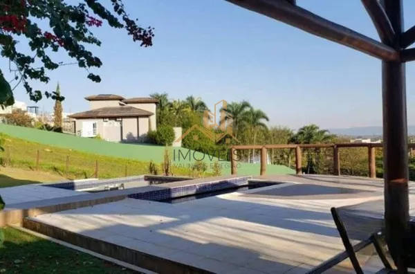 Casa à venda com 5 suítes em  condomínio de alto padrão na cidade de Louveira.  Lindo sobrado moderno e com fino acabamento, são 760m² de construção em um terreno de 1.890m², o andar superior oferece 3 suítes sendo a master com closet e banheira com hidro - Foto 30