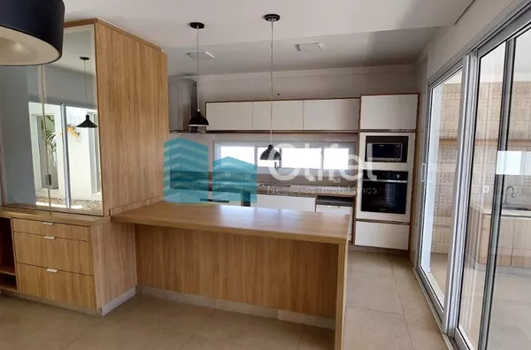 Excelente casa  em condomínio de alto padrão na cidade de Vinhedo.Sendo três suítes, escritório , lavabo, sala dois ambientes, cozinha integrada com sala de jantar, espaço gourmet, ar condicionado,  armários em todos os ambientes , piscina a - Foto 13