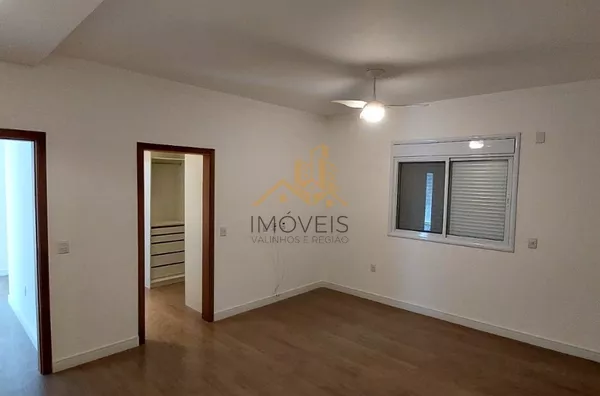 Excelente casa  em condomínio de alto padrão na cidade de Vinhedo.Sendo três suítes, escritório , lavabo, sala dois ambientes, cozinha integrada com sala de jantar, espaço gourmet, ar condicionado,  armários em todos os ambientes , piscina a - Foto 22