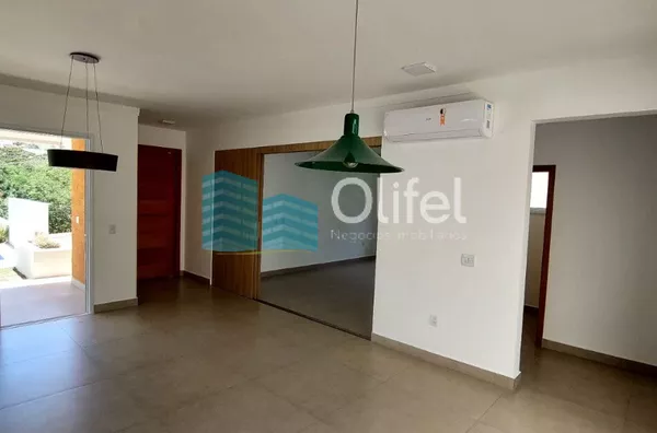 Excelente casa  em condomínio de alto padrão na cidade de Vinhedo.Sendo três suítes, escritório , lavabo, sala dois ambientes, cozinha integrada com sala de jantar, espaço gourmet, ar condicionado,  armários em todos os ambientes , piscina a - Foto 9