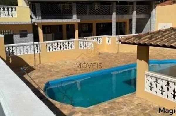 Excelente chácara  a 4 km do centro da cidade de Louveira com 03 dormitórios sendo 01 suíte, sala jantar, sala de estar, 08 vagas de garagem sendo 04 coberta, canil, campo de futsal gramado, piscina, churrasqueira, fogão e forno à lenha, lago, com uma áre - Foto 2