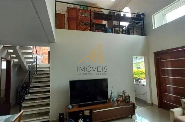 Excelente sobrado em condomínio fechado na cidade de Louveira. Ótimo acabamento, espaços amplos e confortáveis, ampla área gourmet com piscina.  Imóvel apto para financiamento.   Agende sua Visita - Foto 4