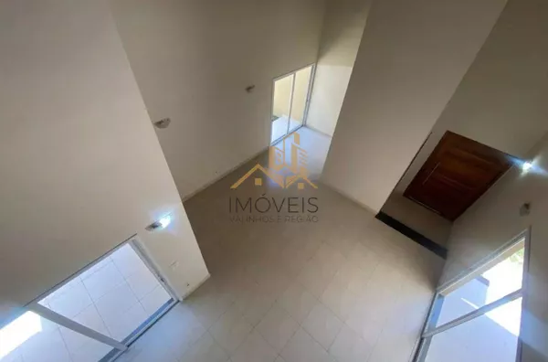 Lindo sobrado em condomínio fechado na cidade de Louveira, com excelente localização, proporcionando contato com a natureza, excelente qualidade de vida, além de estar próximo ao centro e principais vias de acesso. Conta com 3 suítes, varanda, lavabo, ba - Foto 12