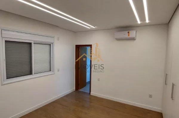 Excelente casa  em condomínio de alto padrão na cidade de Vinhedo.Sendo três suítes, escritório , lavabo, sala dois ambientes, cozinha integrada com sala de jantar, espaço gourmet, ar condicionado,  armários em todos os ambientes , piscina a - Foto 20