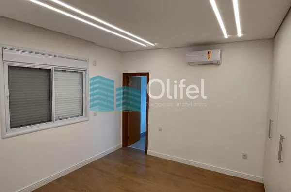 Excelente casa  em condomínio de alto padrão na cidade de Vinhedo.Sendo três suítes, escritório , lavabo, sala dois ambientes, cozinha integrada com sala de jantar, espaço gourmet, ar condicionado,  armários em todos os ambientes , piscina a - Foto 20