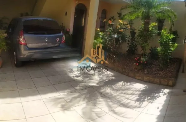 Excelente sobrado em bairro residencial próximo ao centro na cidade de Louveira, com 3 suítes com planejados, avarandada, 2 amplas salas, cozinha planejada, área gourmet com churrasqueira, quintal, 2 vagas de garagem. Agende a sua visita. - Foto 22