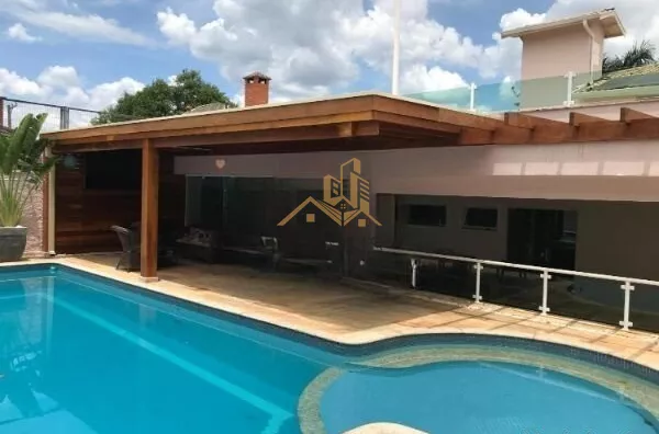 Linda casa em condomínio fechado de alto padrão na cidade de Vinhedo com 4 suítes, sendo no piso térreo uma suíte master com closet e hidromassagem e ar condicionado, sala ampla com lareira , escritório, lavabo, ampla cozinha planejada com copa, despensa, - Foto 1