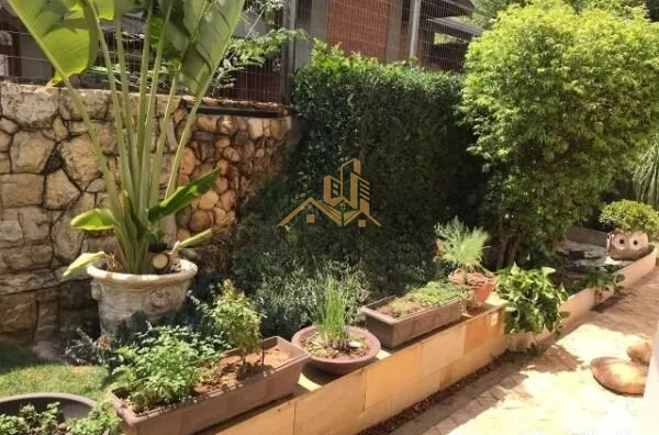 Linda casa em condomínio fechado de alto padrão na cidade de Vinhedo com 4 suítes, sendo no piso térreo uma suíte master com closet e hidromassagem e ar condicionado, sala ampla com lareira , escritório, lavabo, ampla cozinha planejada com copa, despensa, - Foto 26