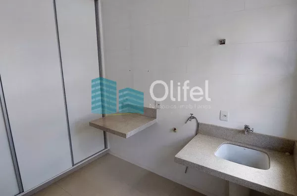 Excelente casa  em condomínio de alto padrão na cidade de Vinhedo.Sendo três suítes, escritório , lavabo, sala dois ambientes, cozinha integrada com sala de jantar, espaço gourmet, ar condicionado,  armários em todos os ambientes , piscina a - Foto 15