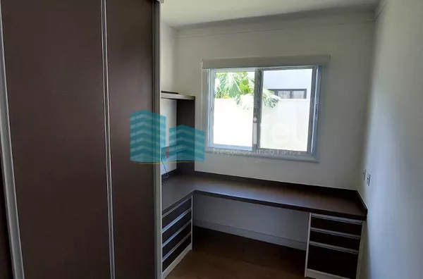 Excelente casa  em condomínio de alto padrão na cidade de Vinhedo.Sendo três suítes, escritório , lavabo, sala dois ambientes, cozinha integrada com sala de jantar, espaço gourmet, ar condicionado,  armários em todos os ambientes , piscina a - Foto 25